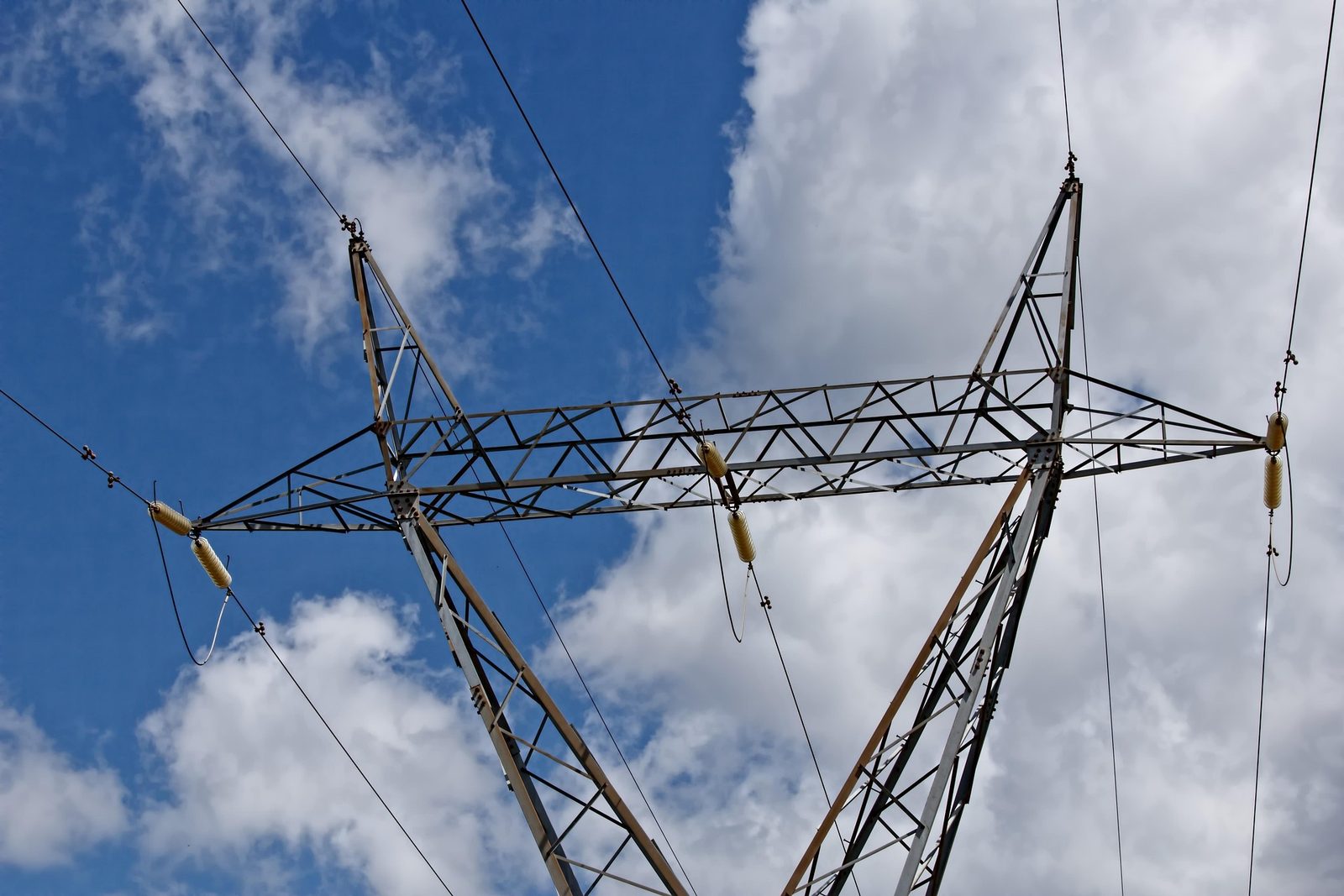 Linie electrică de înaltă tensiune, rețeaua de transport a energiei electrice